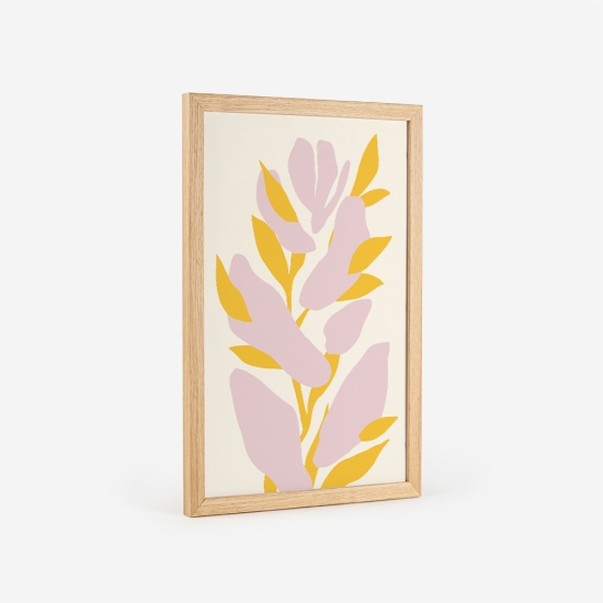 Poster de um arranjo floral com formas abstratas em tons de rosa e amarelo, representando flores e folhas num fundo claro. 4